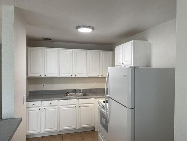 Photo - LARGE NEWLY RENOVATED 2 BEDROOM APARTMENTS Unit 1520-30 - 2/1 - U