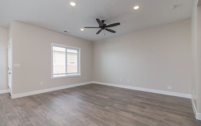 Photo - Beautiful 3 Bedroom House for Rent!