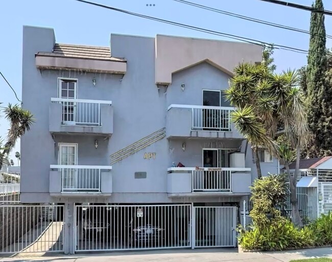 Photo - 1511 N Mariposa Ave