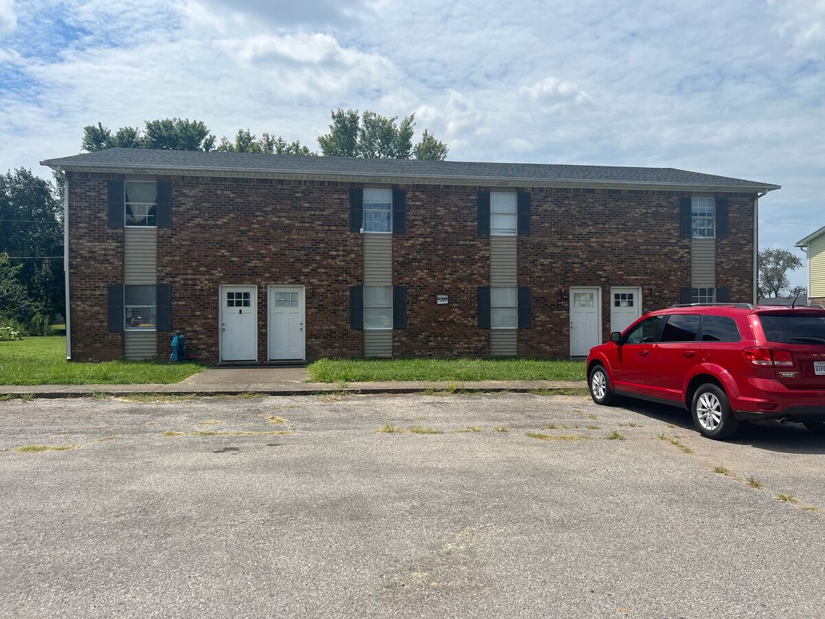 2 Bed 1.5 Bath Townhouse - 2 Bed 1.5 Bath Townhouse