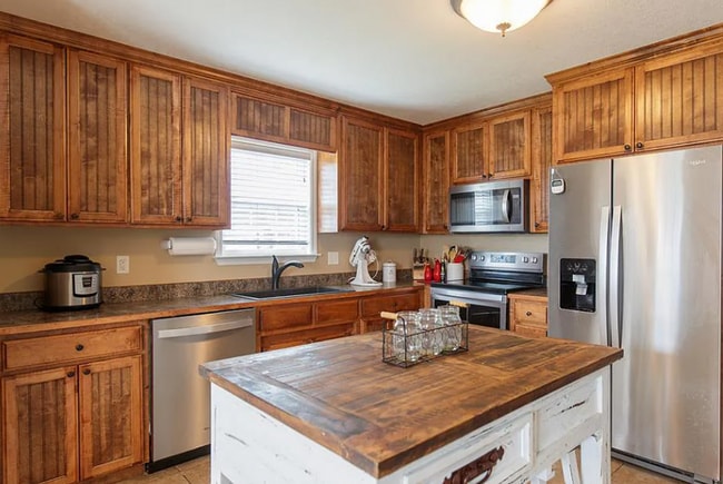 Photo - Valdosta Comfort: 3BR Home with Fenced Yard & Pet-Friendly!