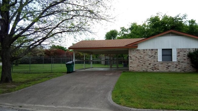 Photo - 320 Jean Dr