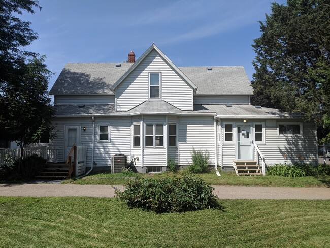 Front of home - 613 Bay St Townhome