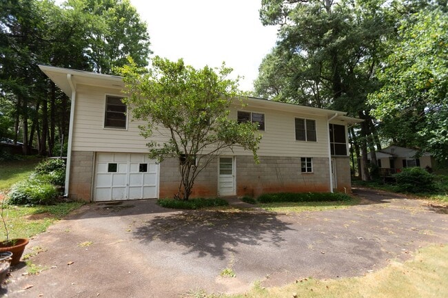Photo - 3 bedroom 1 bath in Boulevard/ Normaltown!