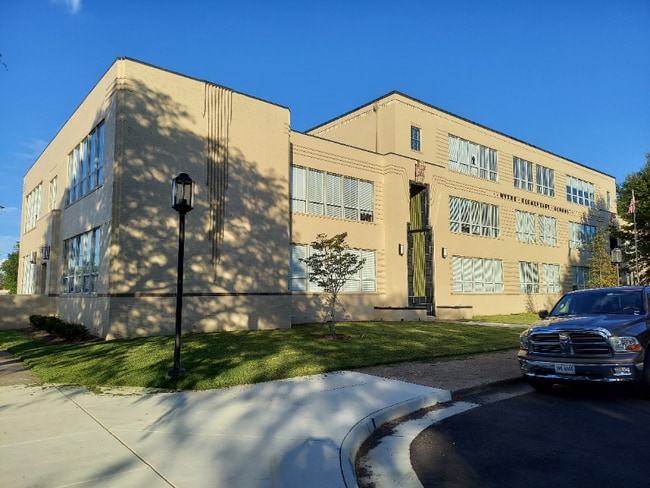 Building Photo - 200 Claremont Ave