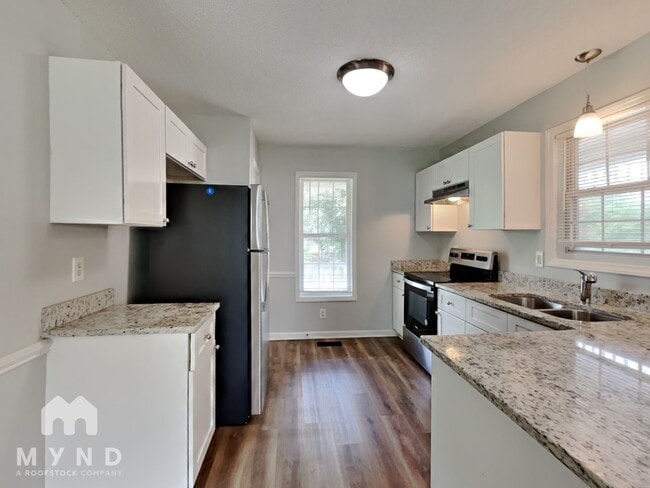 Photo - 104 Carrington Dr