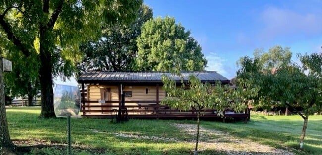 Fully furnished tiny home- 1 bedroom, 1 bath! - Fully furnished tiny home- 1 bedroom, 1 bath!