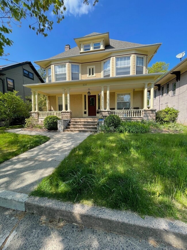 Building Photo - 809 Edgewood Ave Unit 2