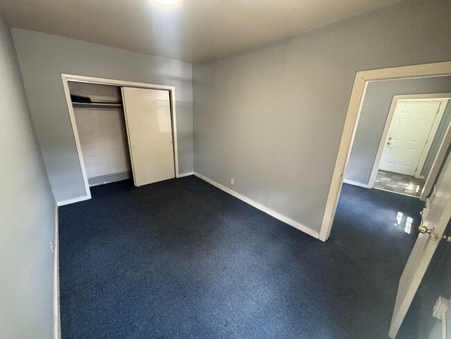 Building Photo - 833 Pine St Unit 1
