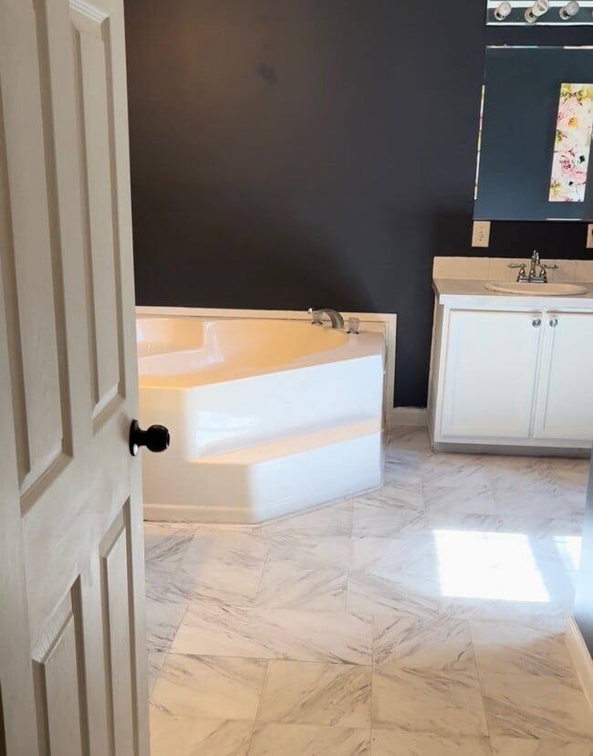 Photo - 484 Wichert Ln