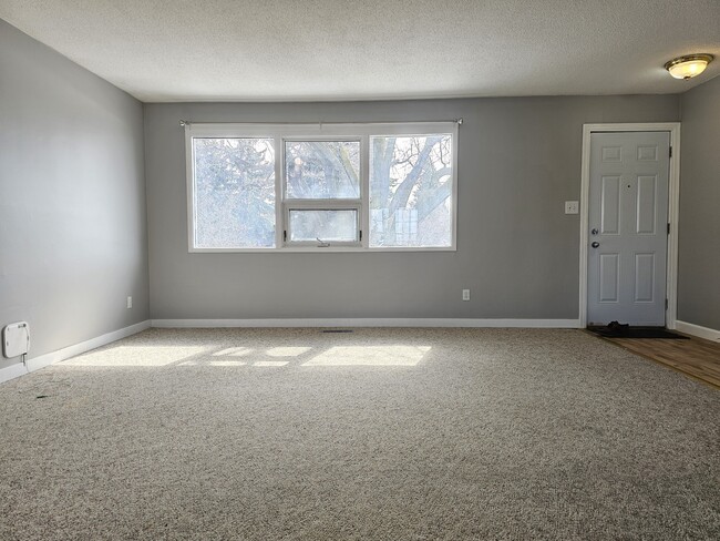 Photo - 9512-9128 128 Ave NW