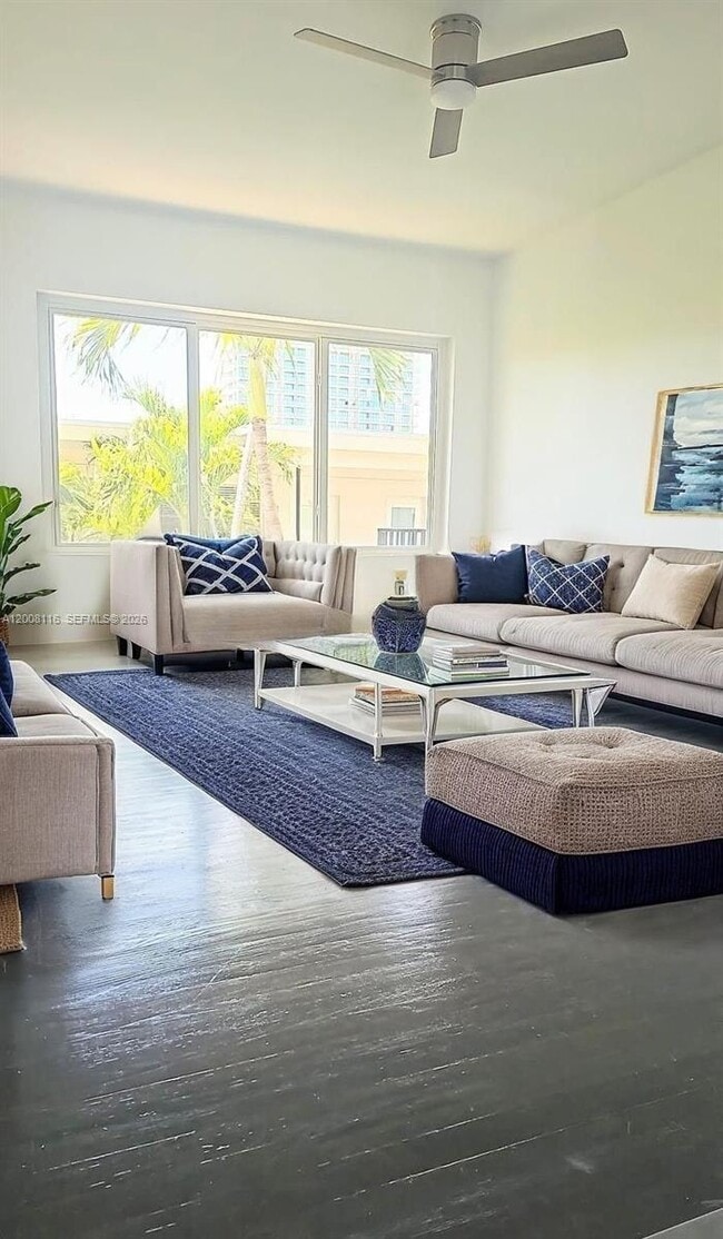 Photo - 7325 Byron Ave Unidad 7