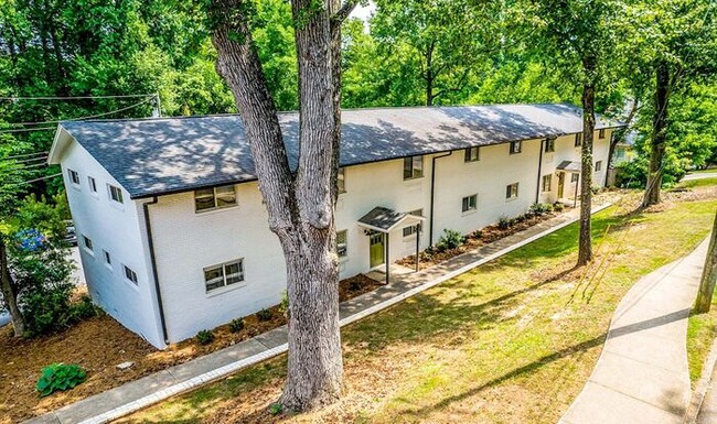 Building Photo - Receive 1 Month FREE RENT or a $500 gift c... Rental