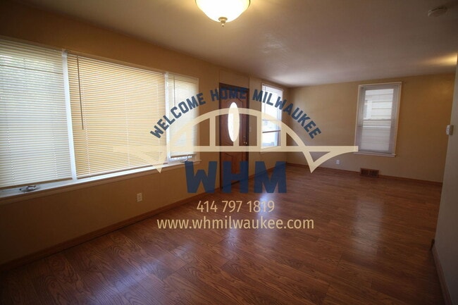 Photo - 331 E Deer Pl