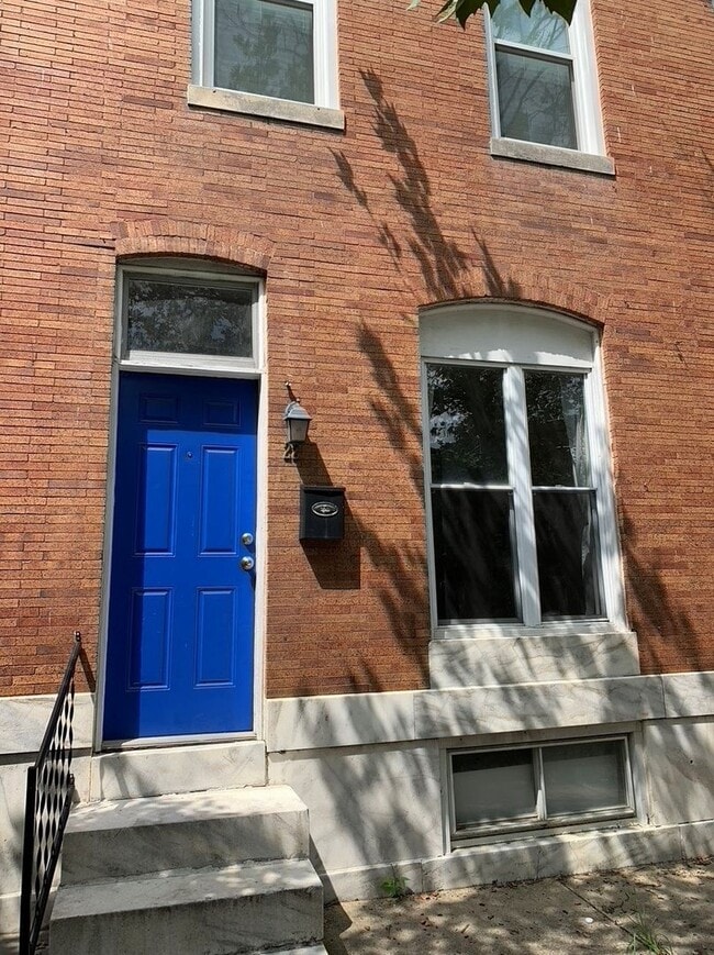 Building Photo - Bright and Airy 2 Bedroom Townhome in Patt...