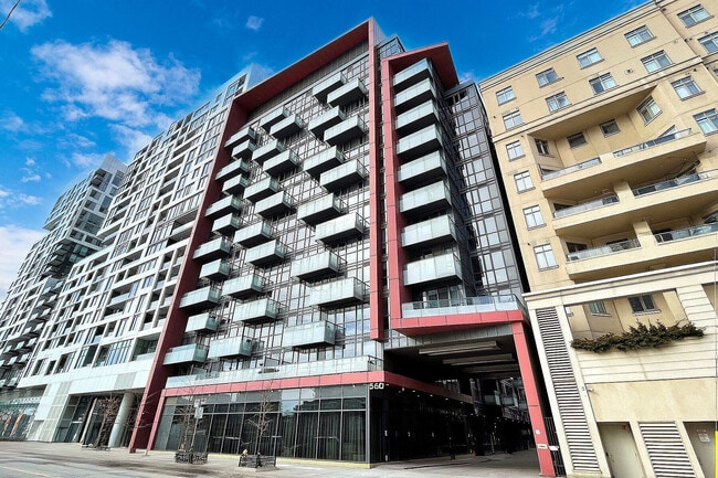 Building Photo - 560 Front St W