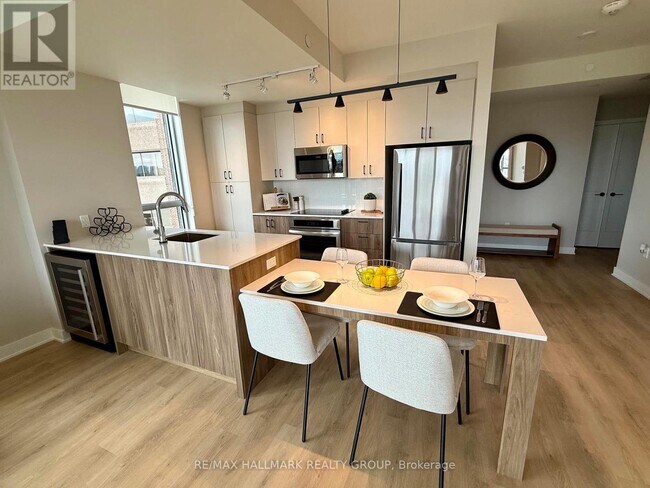 Photo - 275 Carling Ave Unit 709