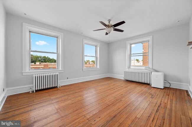 Photo - 834 W Lancaster Ave Unit 3F