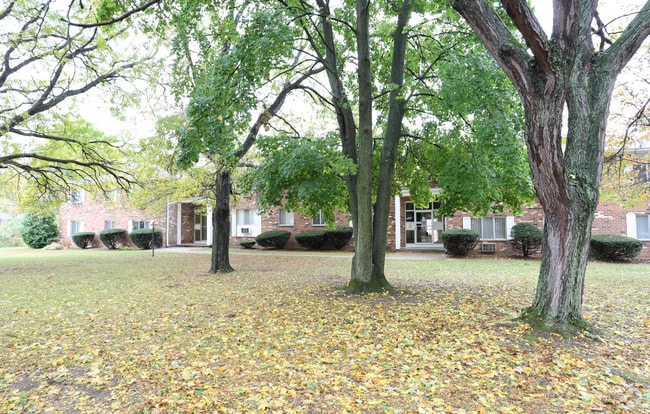 Oakwood Manor Apartments