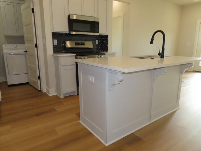 Photo - 1881 Lapis Ave