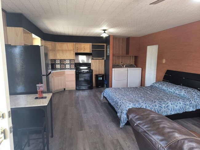 Photo - Studio apartment for rent (short term available)