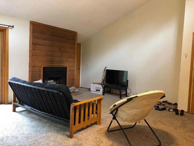Photo - 2BR/2BA, vaulted ceilings, pool, parking, W/D included, more! (SC308)