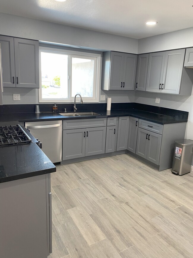 Photo - 9211 Vernon Ave