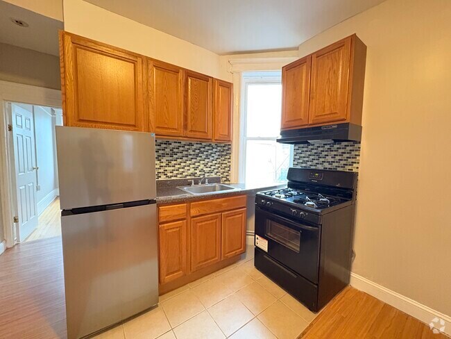 Building Photo - 41 Leonard St Unit 5 Rental
