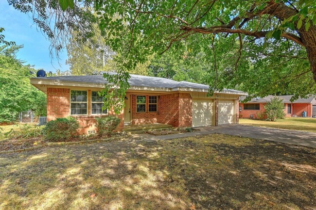 Photo - 820 Maple St