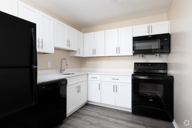 2BR, 2BA - 1196SF