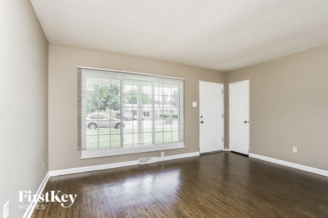 Photo - 1830 Jenkee Ave