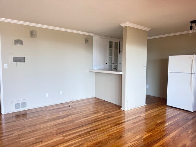 Photo - 1300 Larrabee St