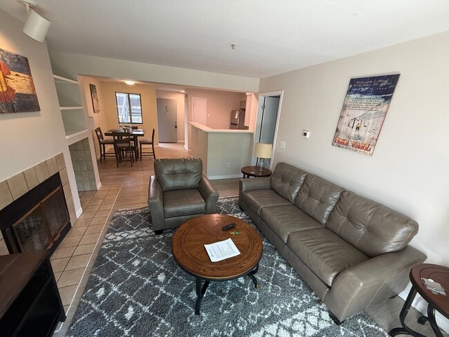 Building Photo - Short-mid term housing, furnished condo 2 bed/2 bath walking distance to Pearl St., CU and close ...