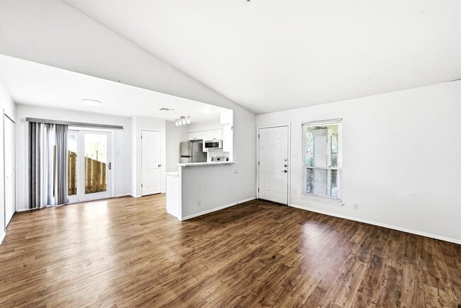 Photo - 10604 Lanshire Dr