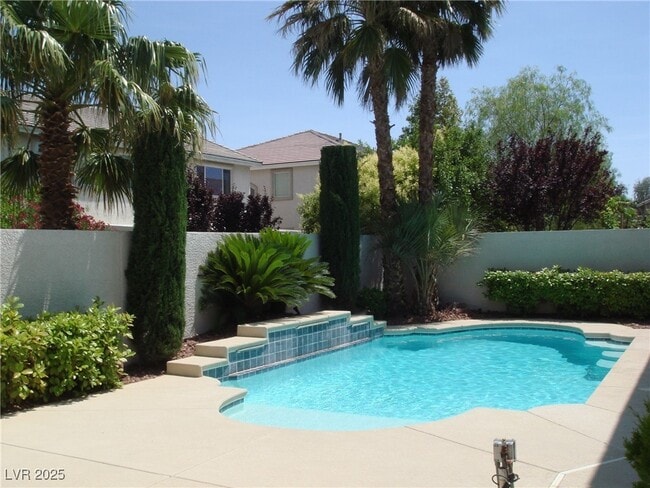 Photo - 608 Bianca Bay St