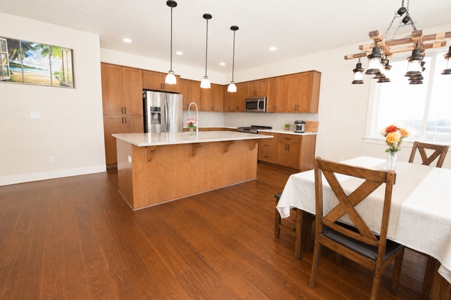 Photo - 402 NE 77th Ave