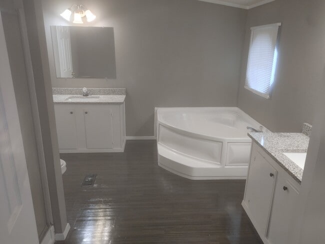 128 Kelley Rd W