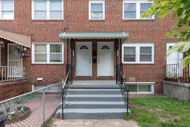 Building Photo - 3458 6th St Rental