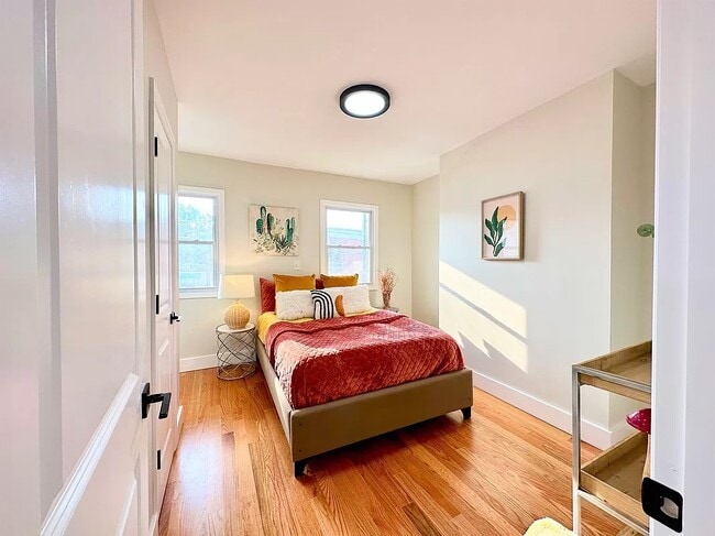 Photo - 669 Summit Ave