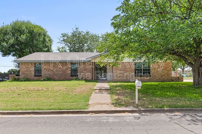 Building Photo - 429 Lindenwood Ln W Rental