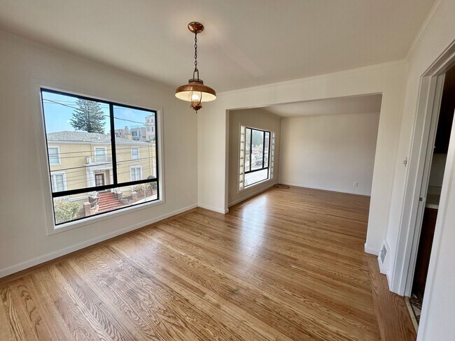 Photo - Spacious 2bd/1bth Upper Flat With Beautiful Views