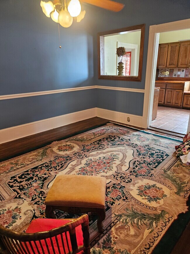 Photo - 992 Spring St