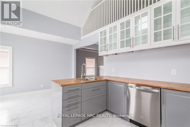 Photo - 6 Clark St Unit Upper