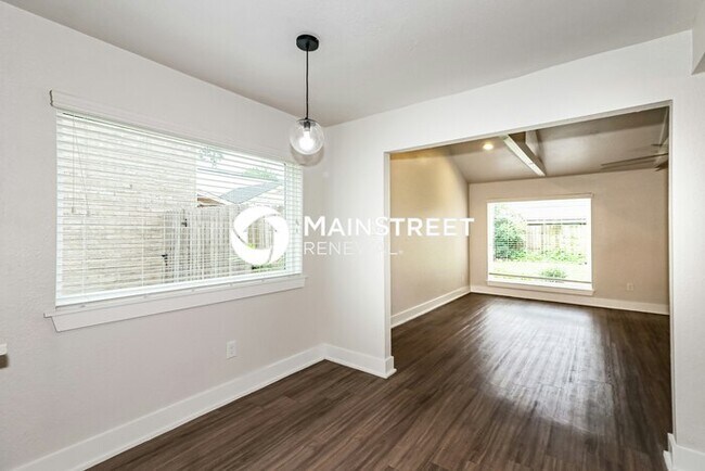 Photo - 3 Bedroom Pet-Friendly Home in Houston, TX with Main Street Renewal