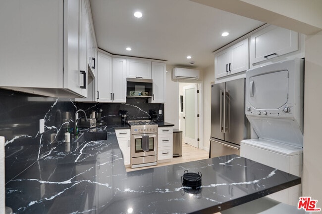 Photo - 9040 Phyllis Ave Unidad B