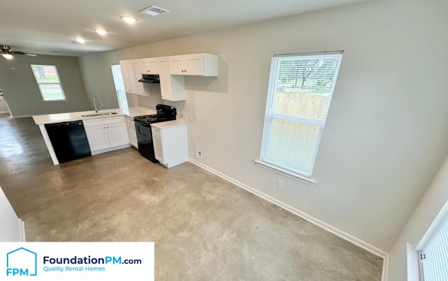 Photo - 2501 E Tyler Ave