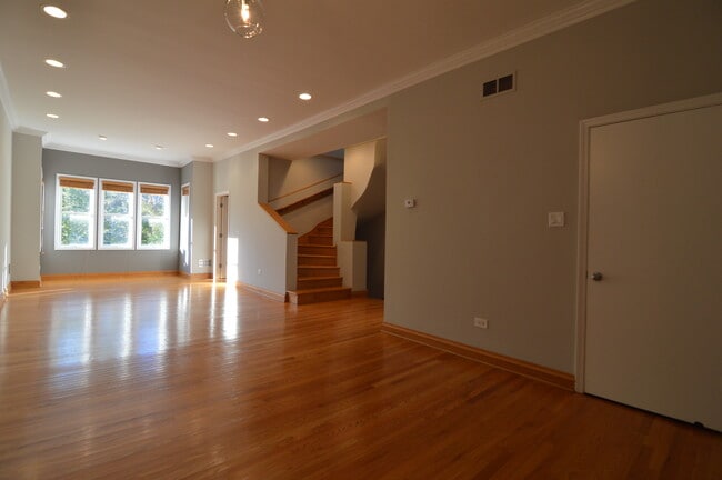 Photo - 1440 W Melrose St Unit 2