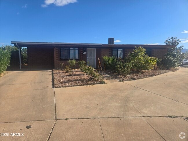 Building Photo - 2000 E Santa Maria Dr Rental