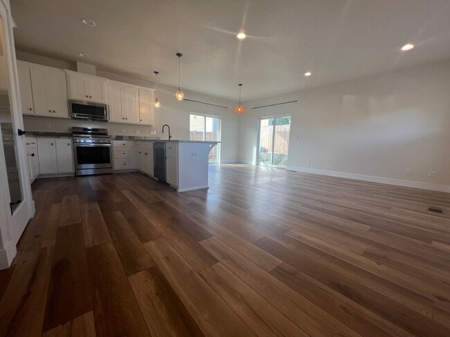 Photo - Charming three bedroom townhouse in the heart of Talent! | Available Mid May