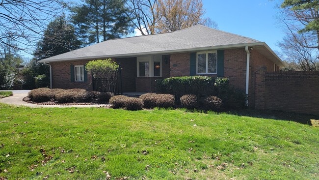 Building Photo - 1041 Carousel Ln